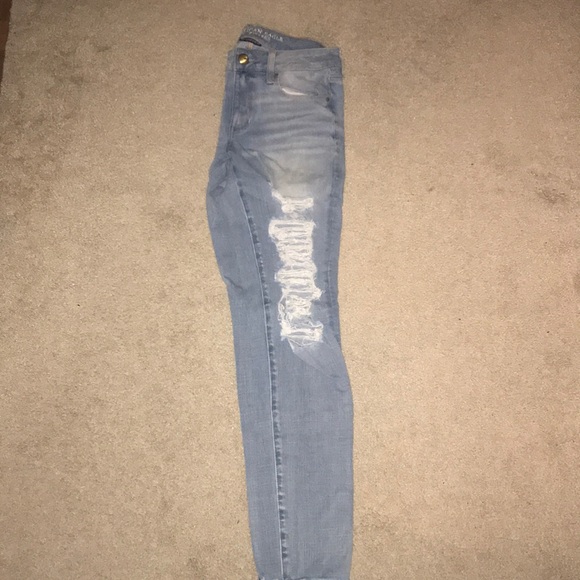 Light-wash, ripped Jeans - Picture 2 of 8